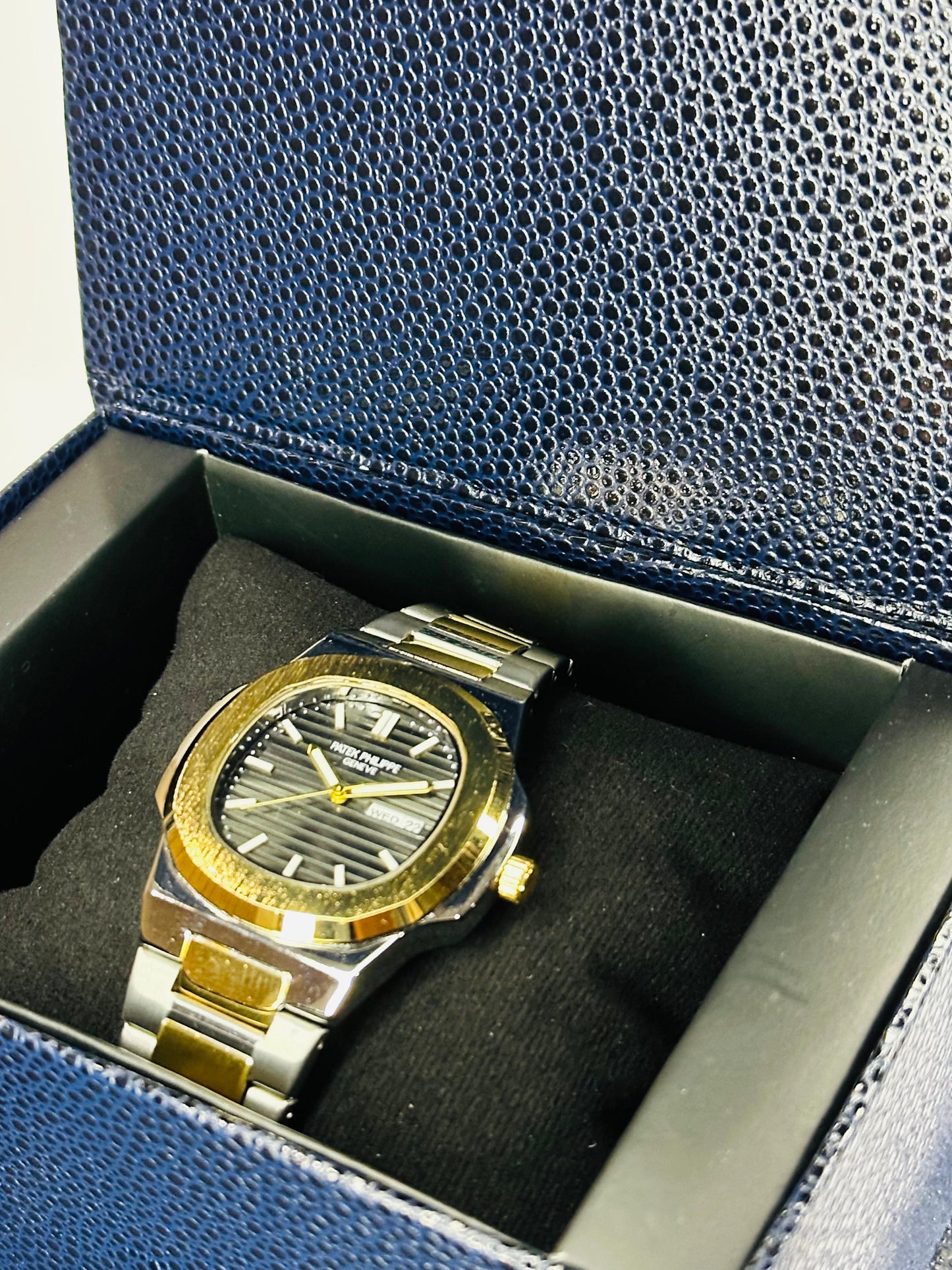 Pattek Philippie Men's Watch