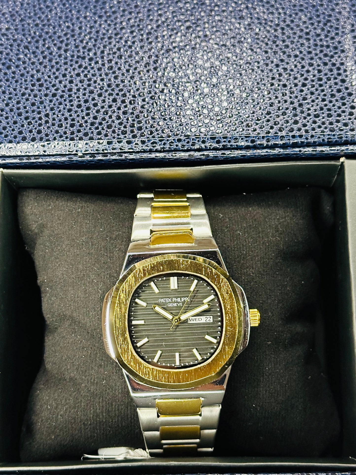 Pattek Philippie Men's Watch